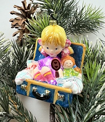 Девочка в чемодане с игрушками, Mostowski