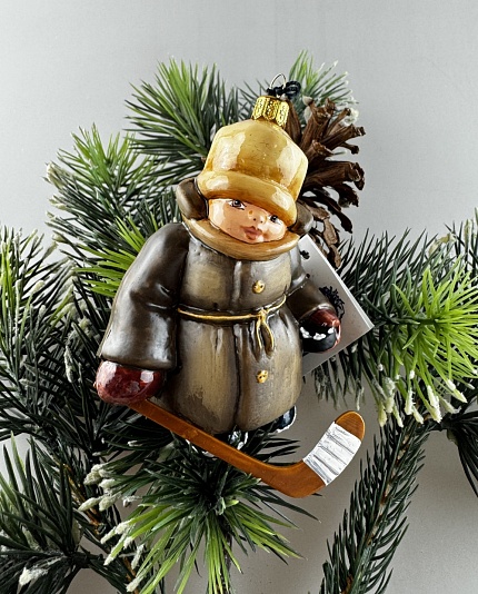 Мальчик с клюшкой, Mostowski